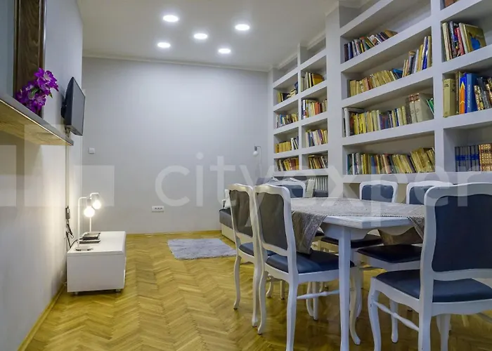 Downtown Apartment In Walk Zone With 3 Bedrooms And Garage