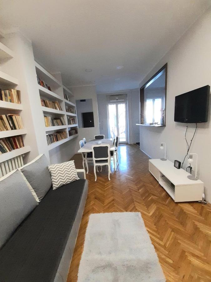 Apartment Downtown In Walk Zone With 3 Bedrooms And Garage *