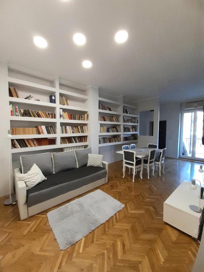 Downtown In Walk Zone With 3 Bedrooms And Garage