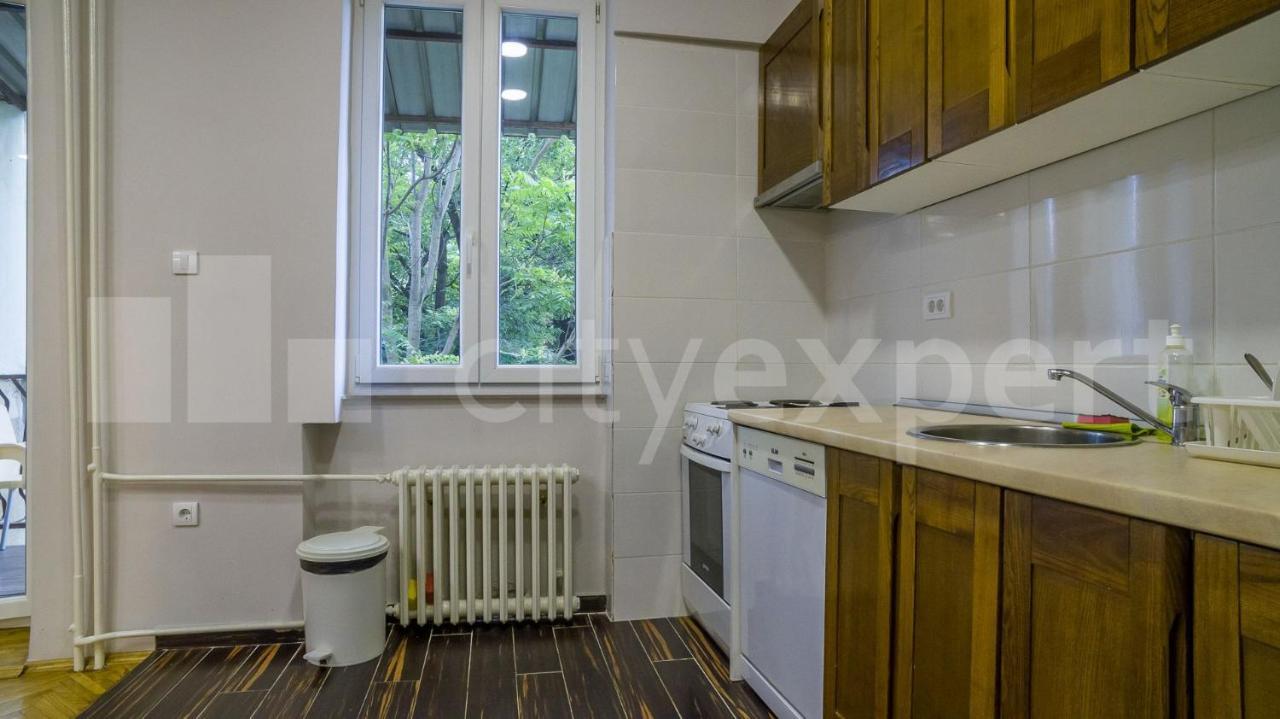 Downtown In Walk Zone With 3 Bedrooms And Garage Apartment