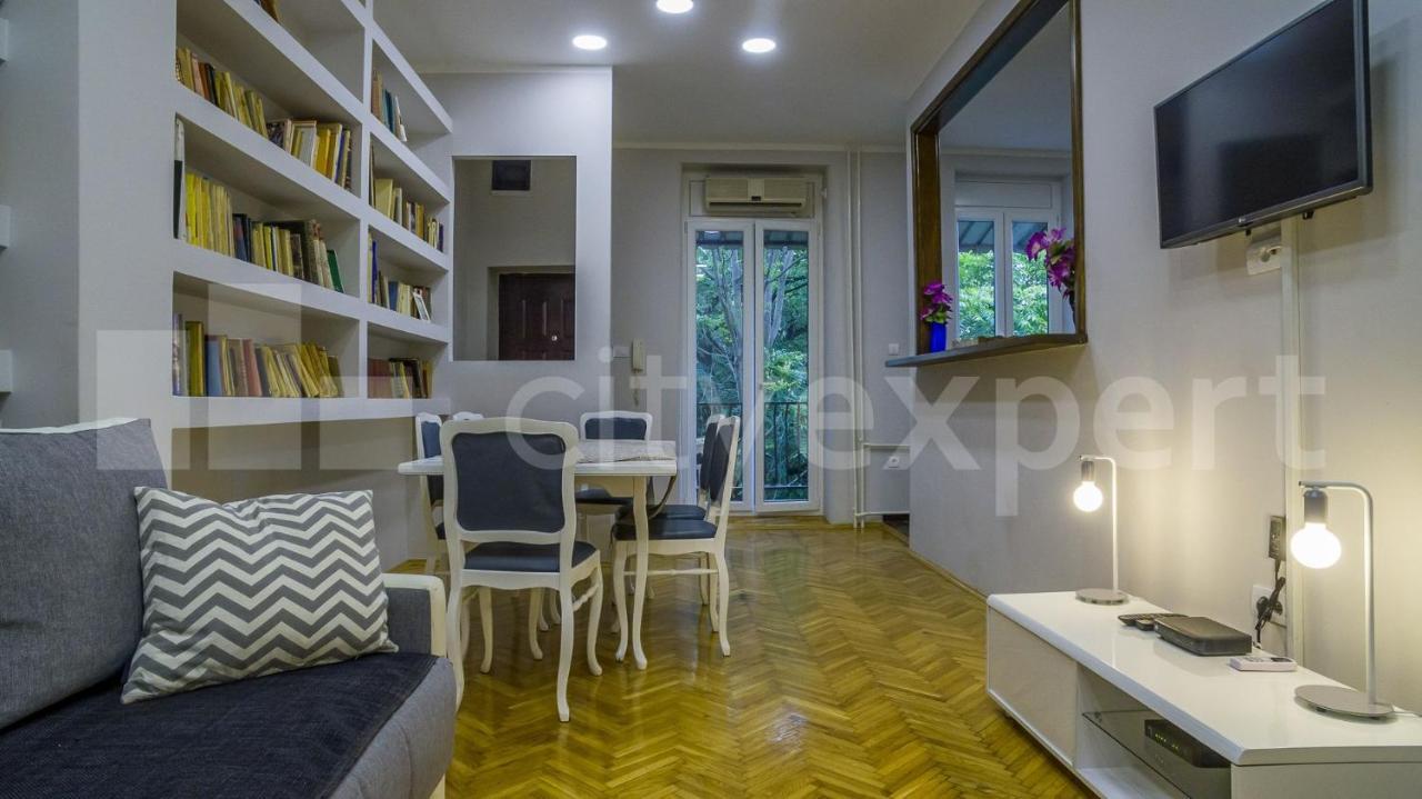 Downtown In Walk Zone With 3 Bedrooms And Garage